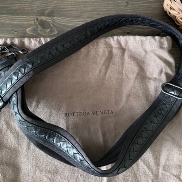 Bottega Veneta Intrecciato Messenger Bag - Picture 7 of 11